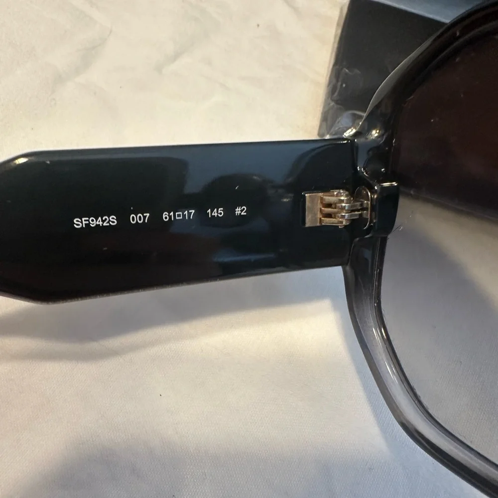 Salvatore Ferragamo ferragamo round